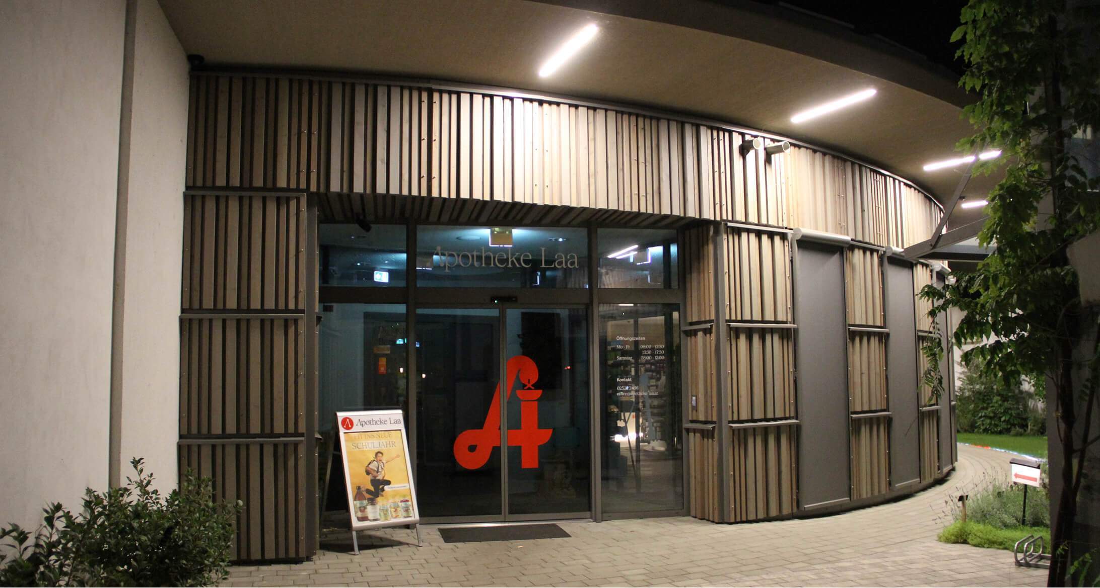 Apotheke Laa Nachtansicht